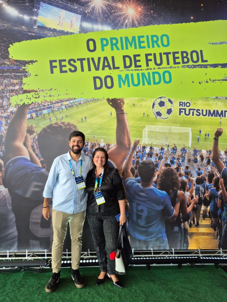 O coordenador Daniel Fagundes e a repórter esportiva Dani Esperon prestigiaram o evento