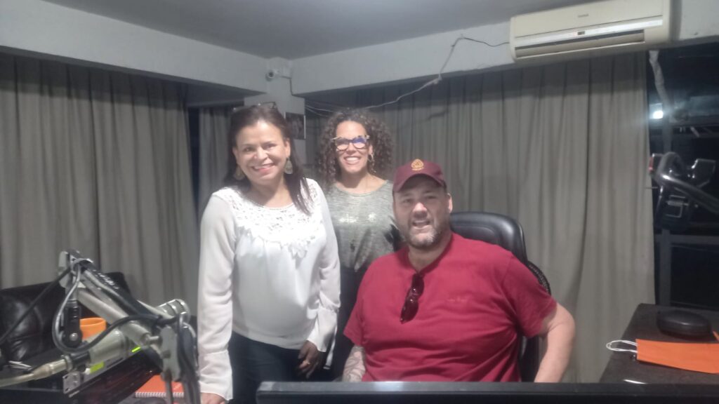 Rodrigo, da Rádio Panorama, ao lado de Rita e Dani