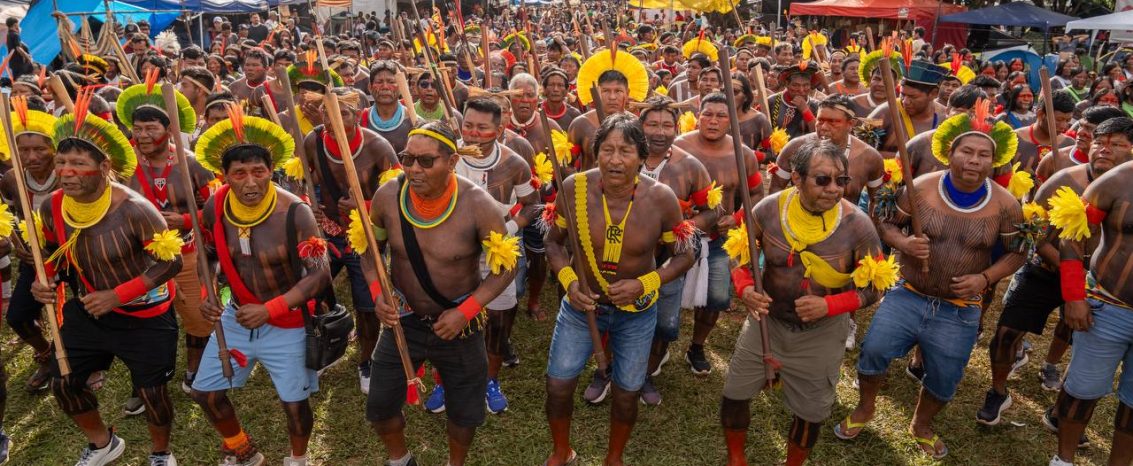 Indígenas participando do Acampamento Terra Livre 2026, em Brasília