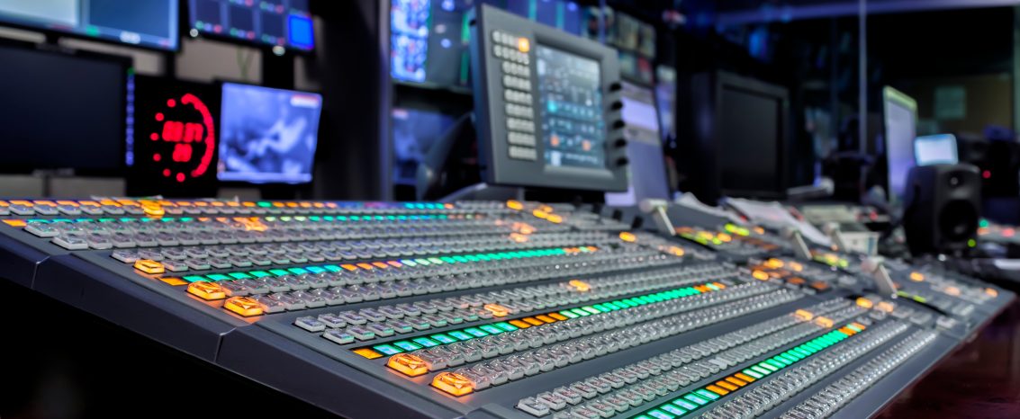 Mesa de som de uma emissora de rádio